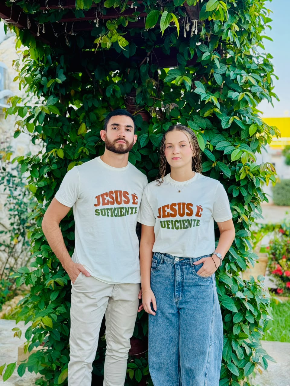 CAMISETA "JESUS É SUFICIENTE"